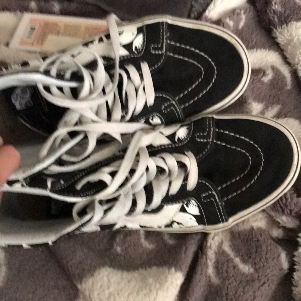 Shoes - Picture 4 of 4